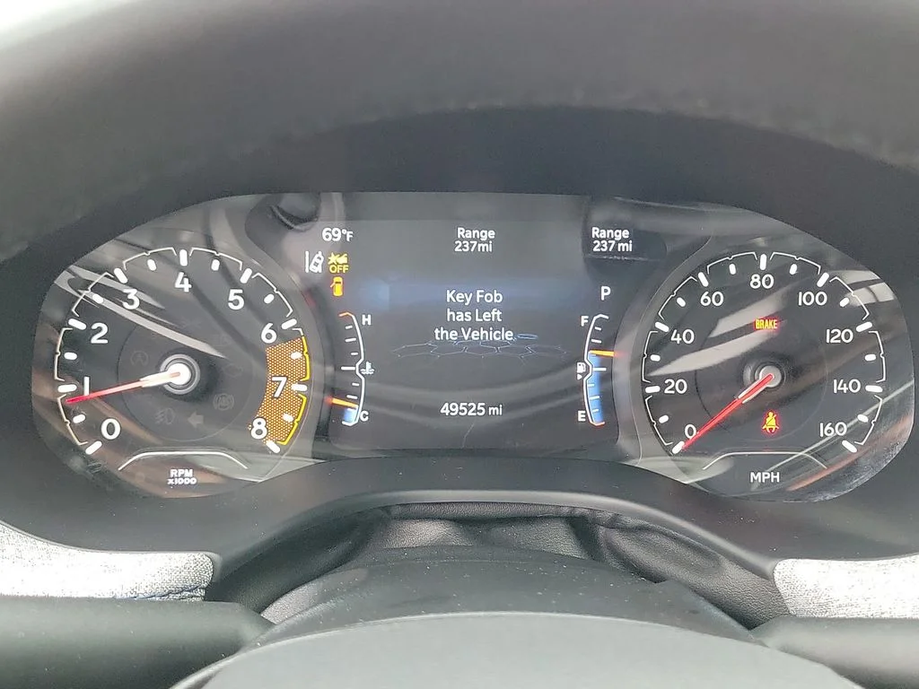 Used 2024 Black Jeep Latitude image 27