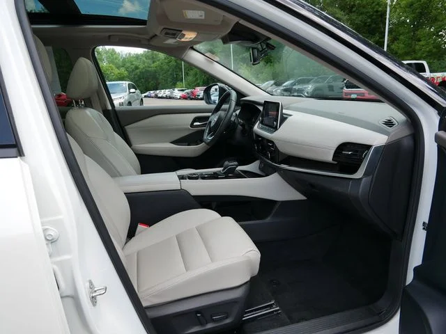 Used 2023 Pearl White Nissan SL image 8