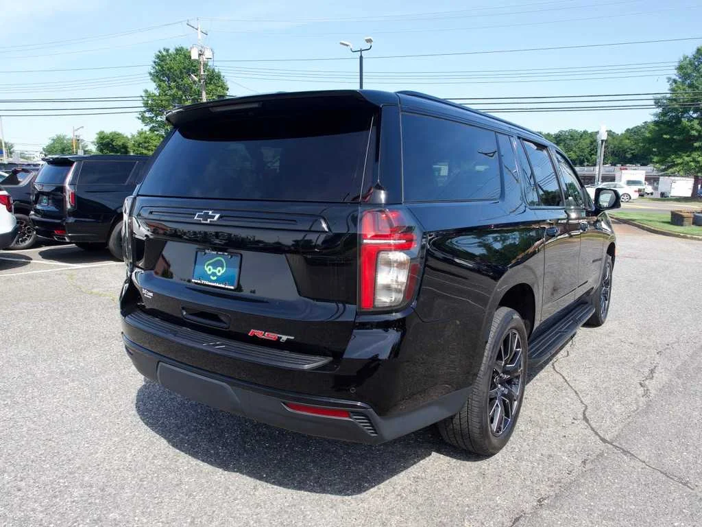 2023 Chevrolet Suburban RST - Photo 6