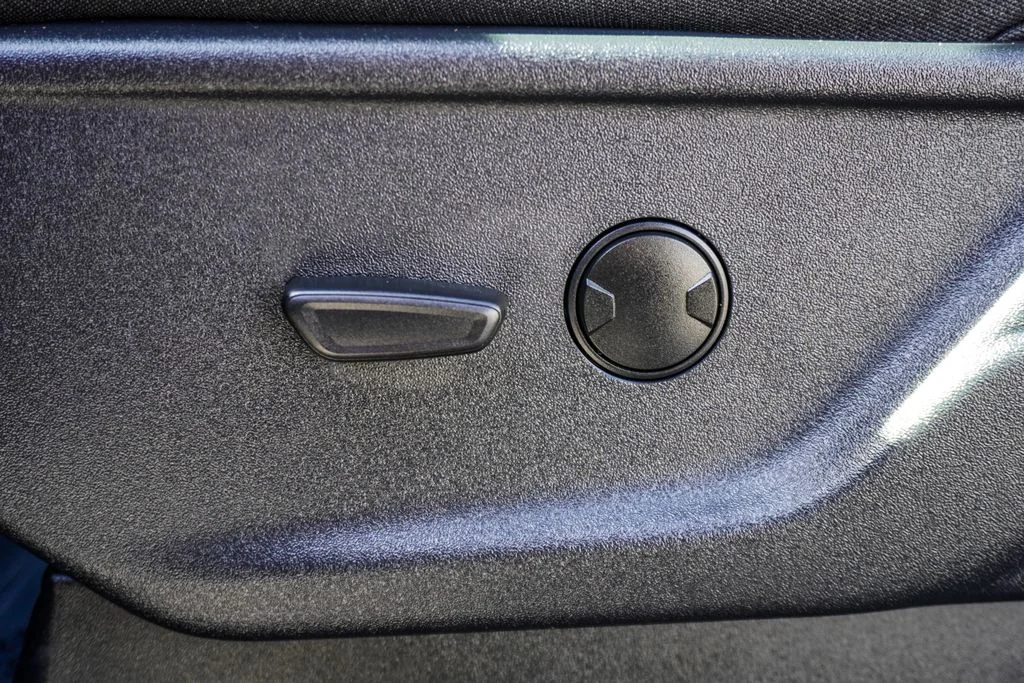 Used 2024 Blue Ford XLT image 7