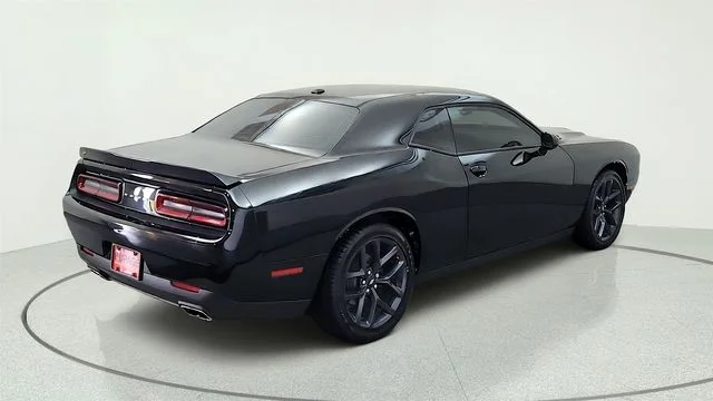 Used 2019 Black Dodge SXT image 13