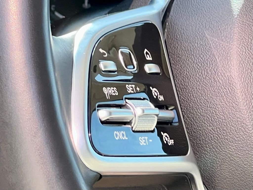 Certified Used 2022  Mercedes-Benz GLC 300 image 35