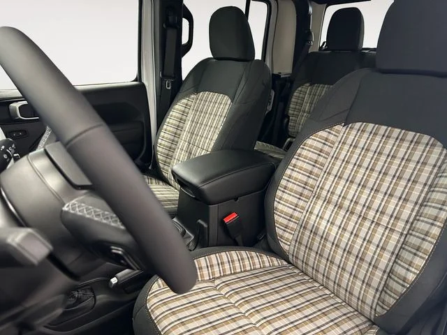 New 2026 Bright White Clear-Coat Exterior Paint Jeep 85th Anniversary Edition image 9