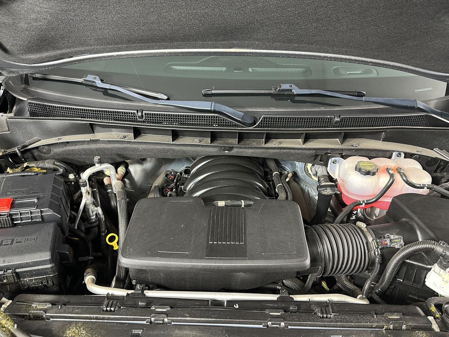 Used 2024 Sterling Metallic GMC SLT image 4