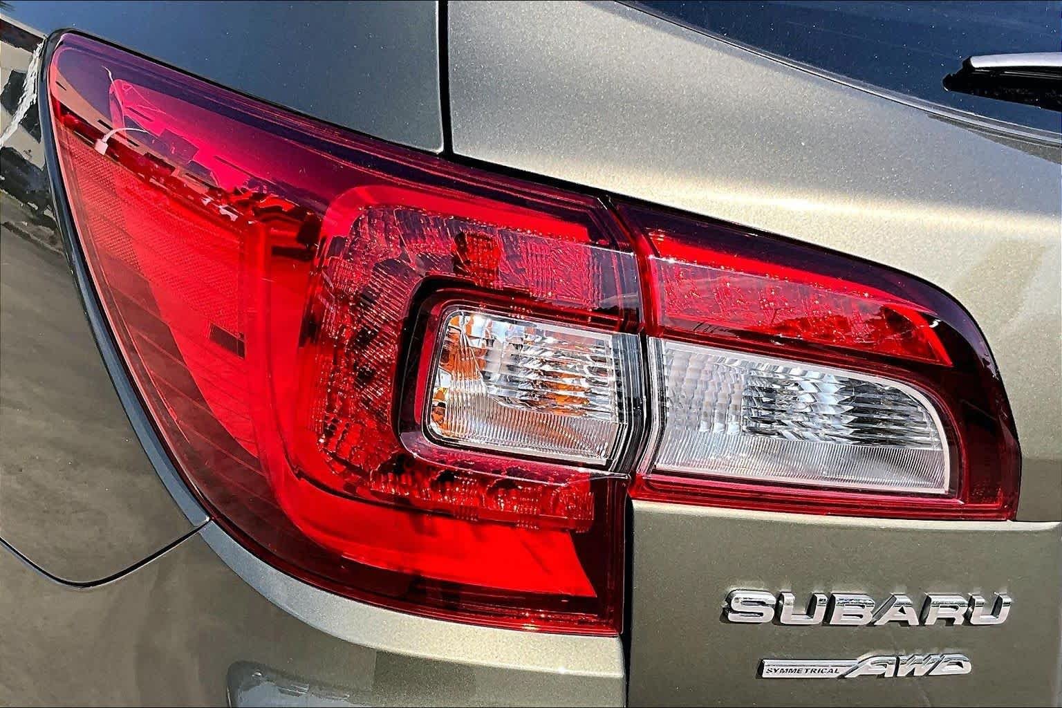 Used 2018 Wilderness Green Metallic Subaru Limited image 27
