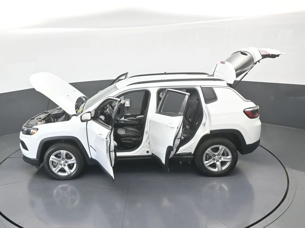 Used 2023 Bright White Clearcoat Jeep Latitude image 28