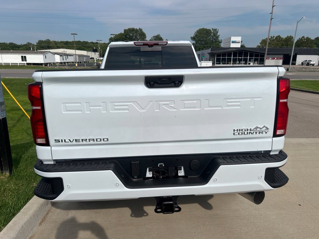 New 2026 Polar White Tricoat Chevrolet High Country image 4