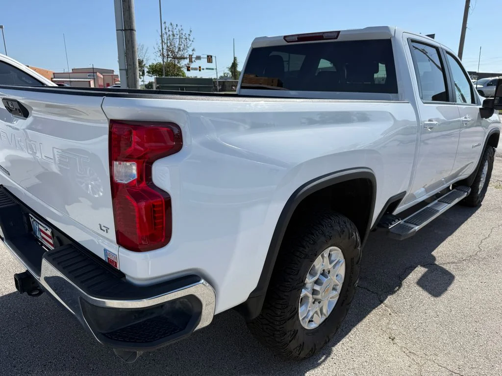 Used 2025 White Chevrolet LT image 6