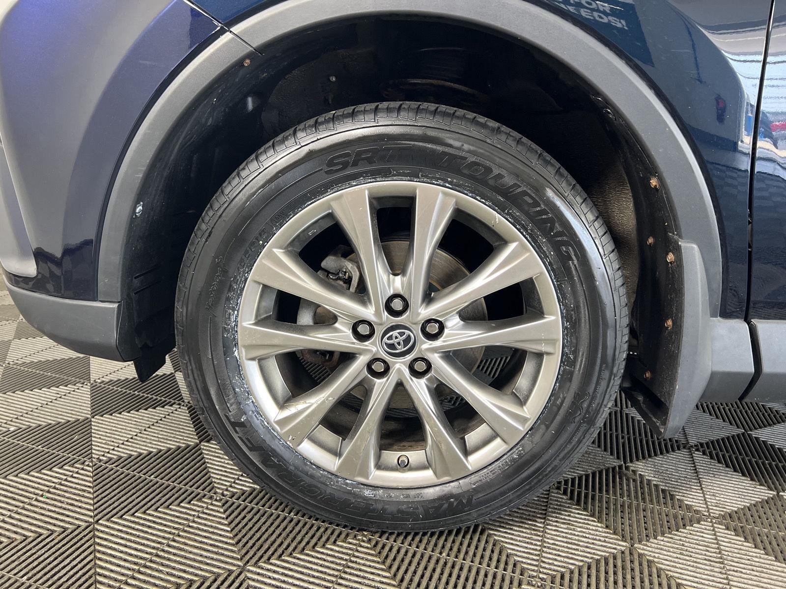 Used 2018 Galactic Aqua Mica Toyota Limited image 9