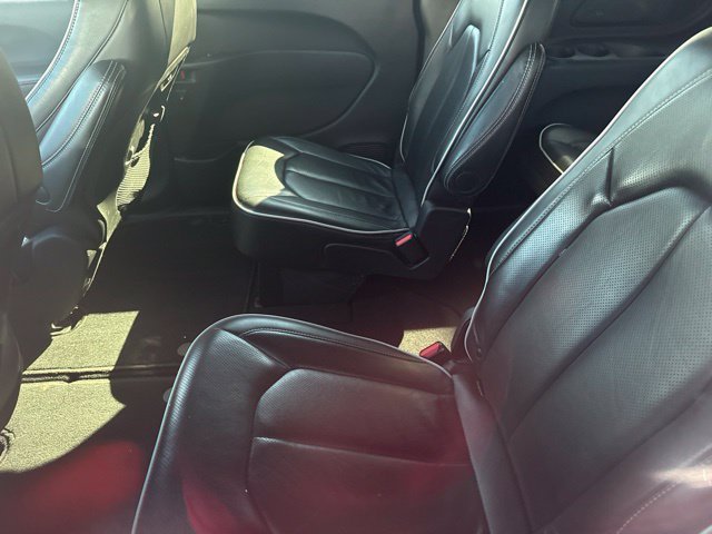 Used 2025 Black Chrysler Limited image 4