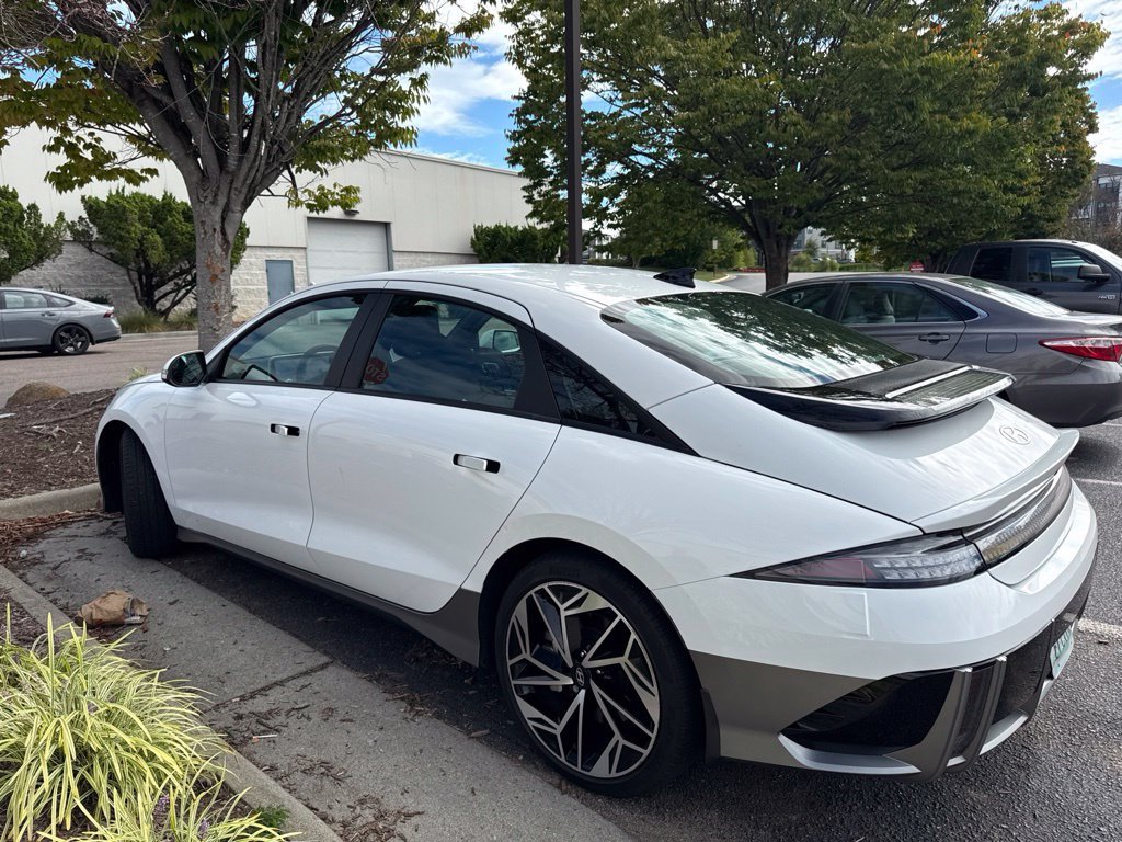 Used 2023 White Hyundai SEL image 3