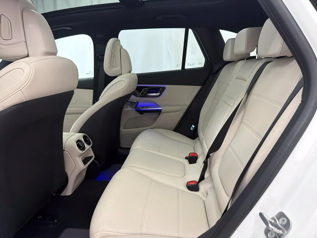 New 2027 White Mercedes-Benz GLC 300 image 20