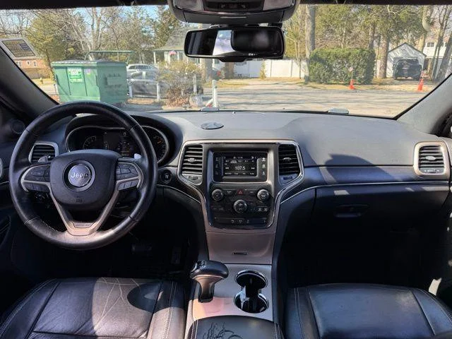 Used 2015 Silver Jeep Limited image 18