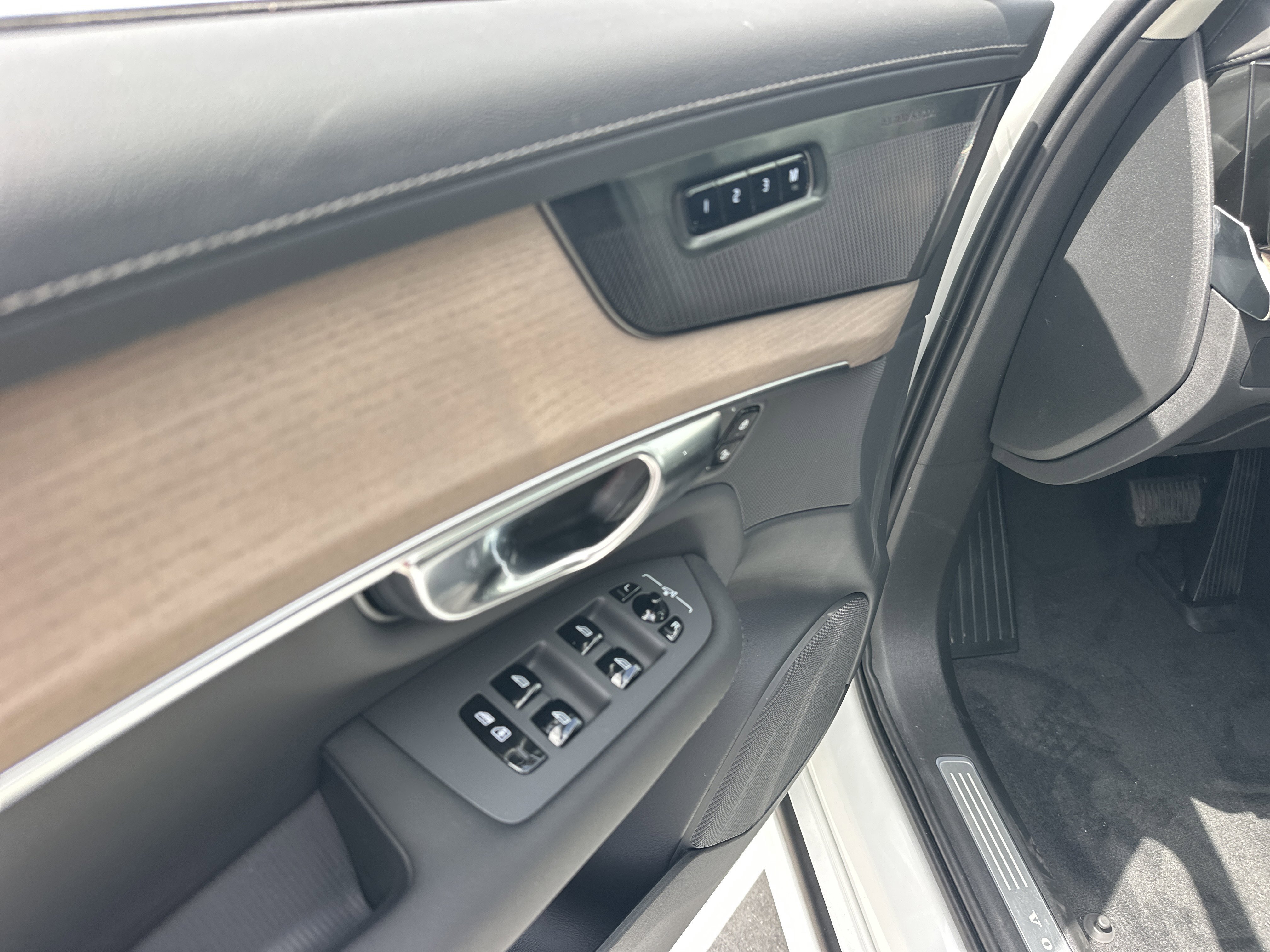New 2026 Crystal White Volvo Plus image 16