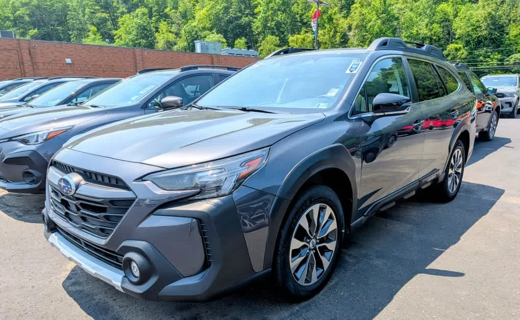 Used 2023 Magnetite Gray Metallic Subaru Limited image 3