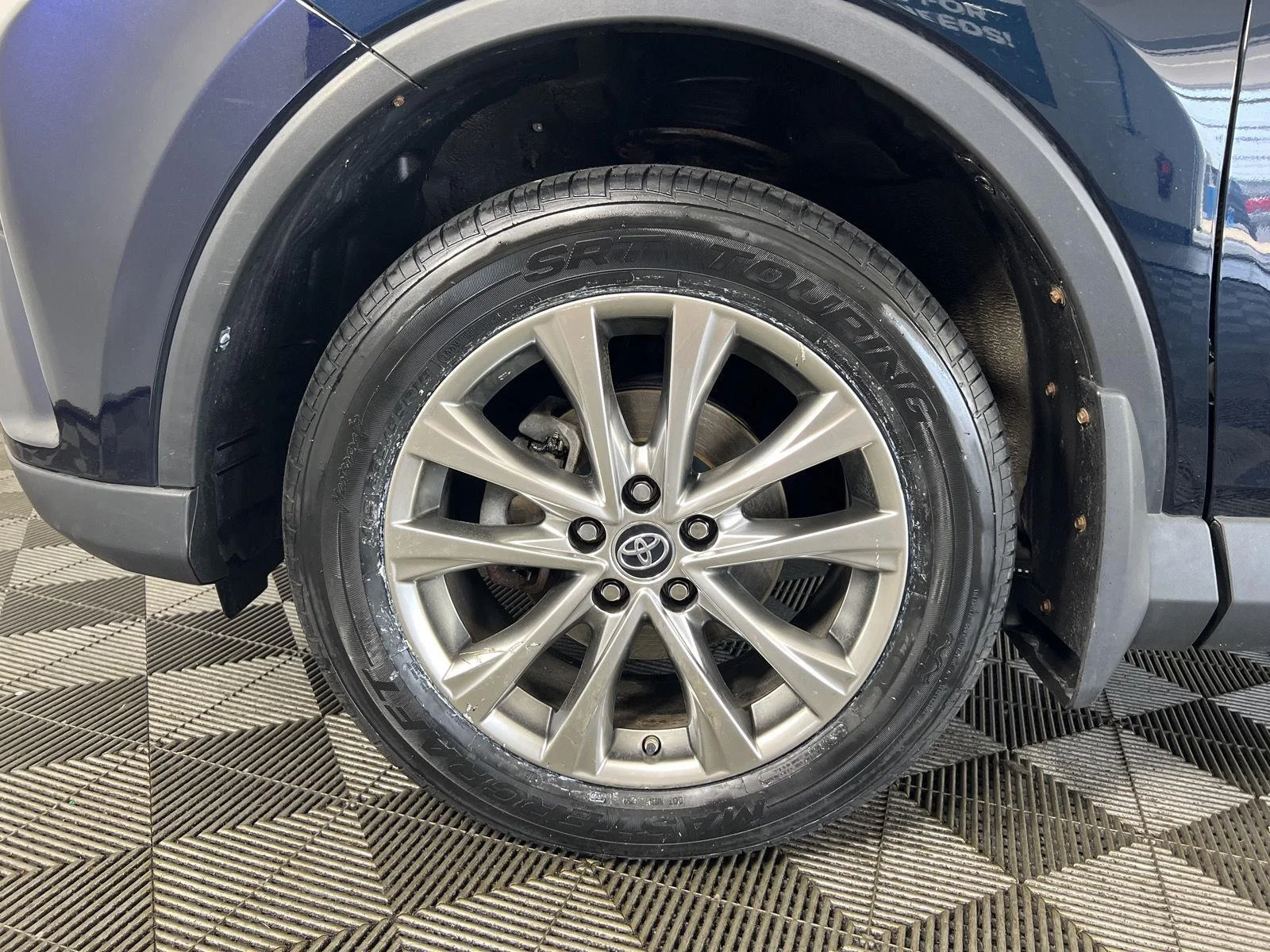 Used 2018 Galactic Aqua Mica Toyota Limited image 9