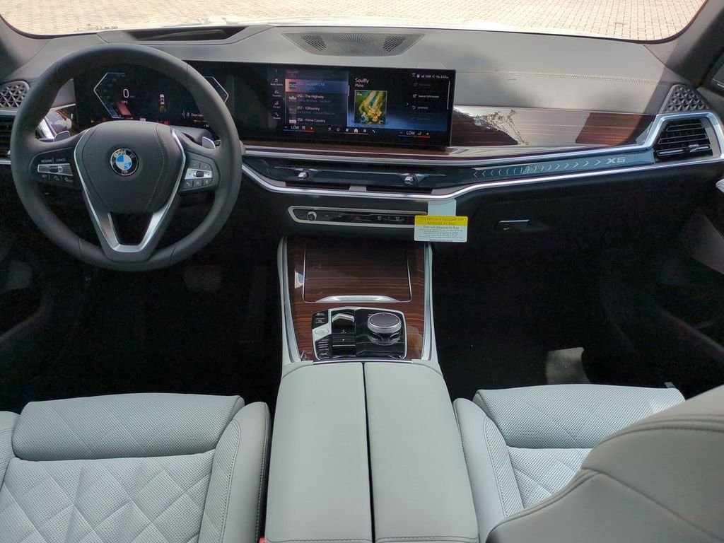 New 2026 Alpine White BMW xDrive40i image 15