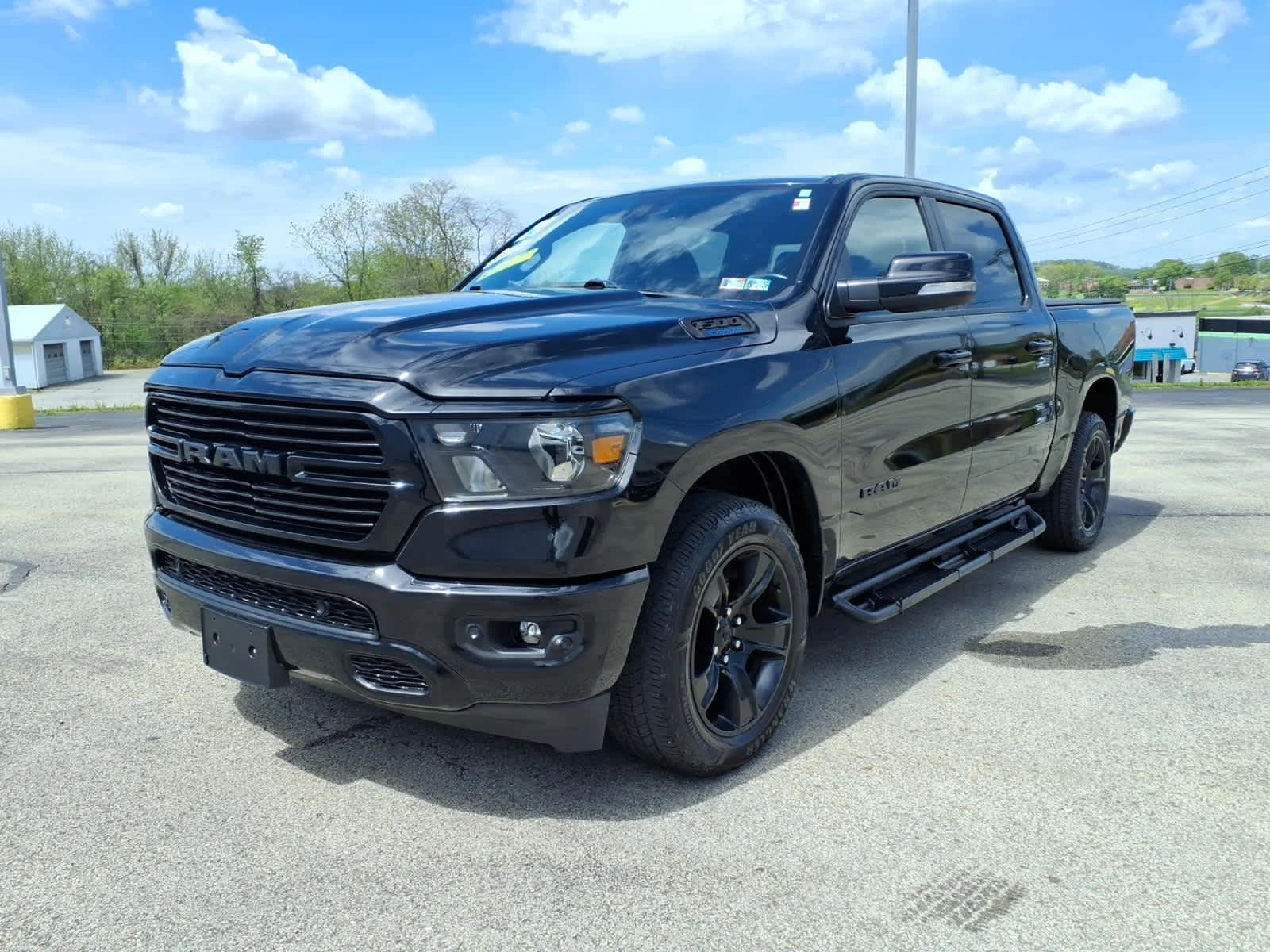 2021 RAM 1500 Big Horn/Lone Star 4x4 Crew Cab 5'7's photo