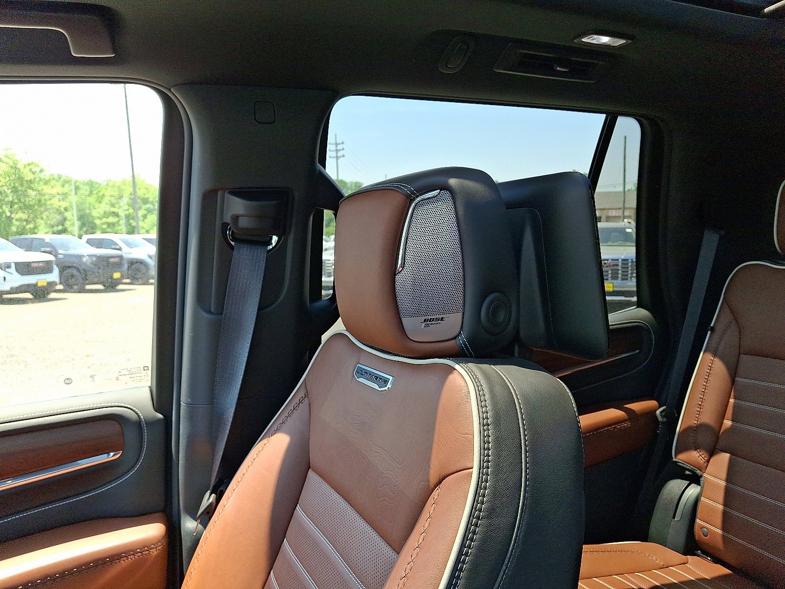 2024 GMC Yukon Denali Ultimate - Photo 13
