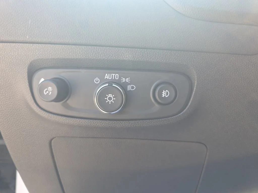 Certified Used 2023 White Frost Tricoat Buick Select image 26