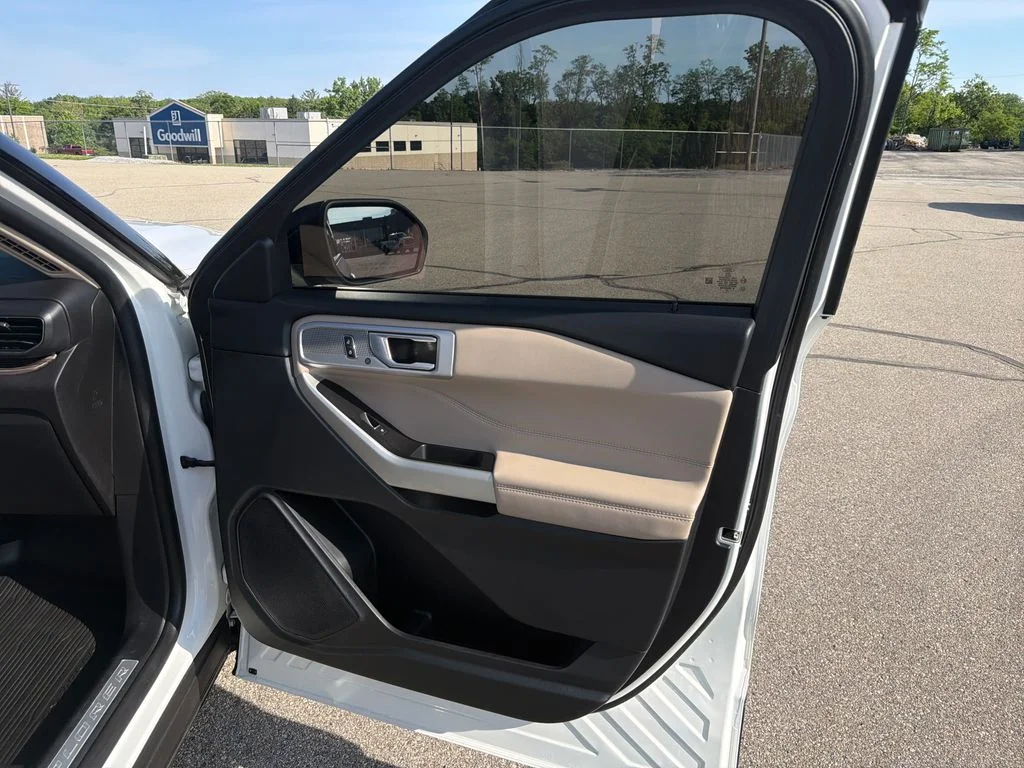 Used 2022 White Metallic Ford Limited image 21