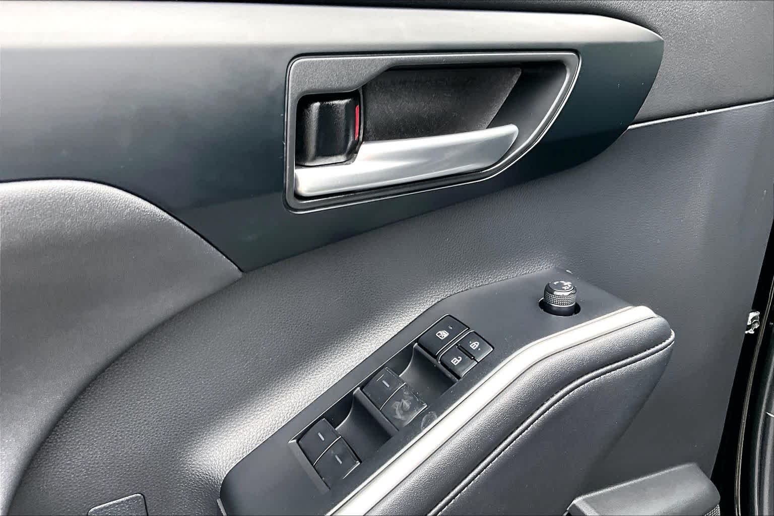 Used 2023 Midnight Black Metallic Toyota Hybrid XLE image 32