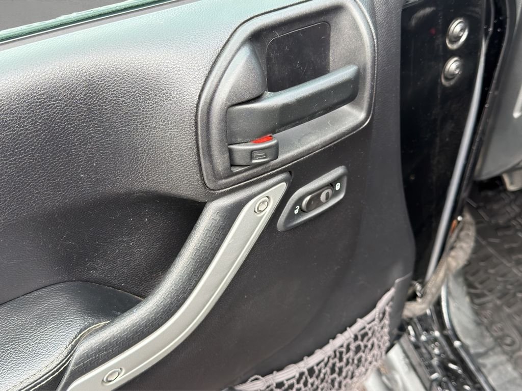 Used 2016 Black Jeep Unlimited Rubicon image 10