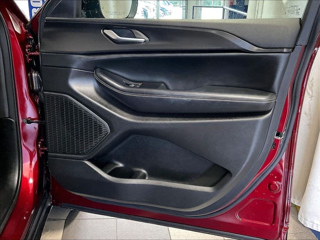Used 2023 Red Jeep Laredo image 12