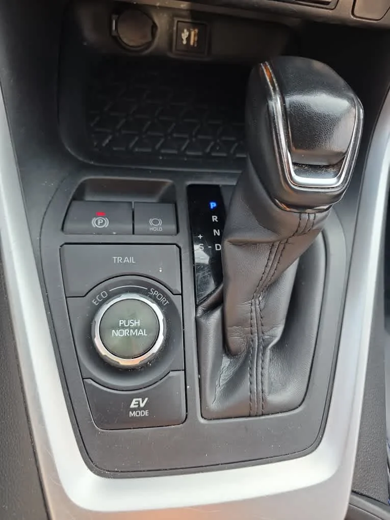 Used 2023 Magnetic Gray Metallic/Midnight Black Metallic Toyota Hybrid XSE image 39