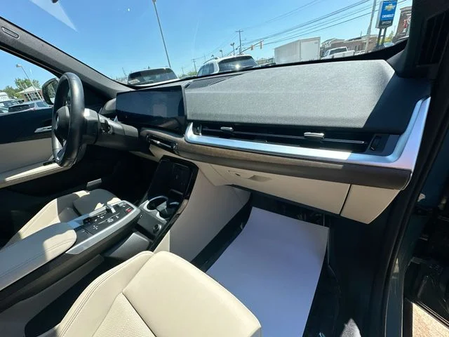 Used 2023 Green BMW xDrive28i image 32