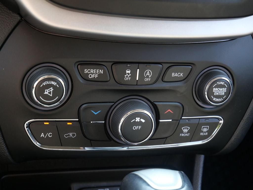 Used 2017 Silver Jeep Trailhawk image 24