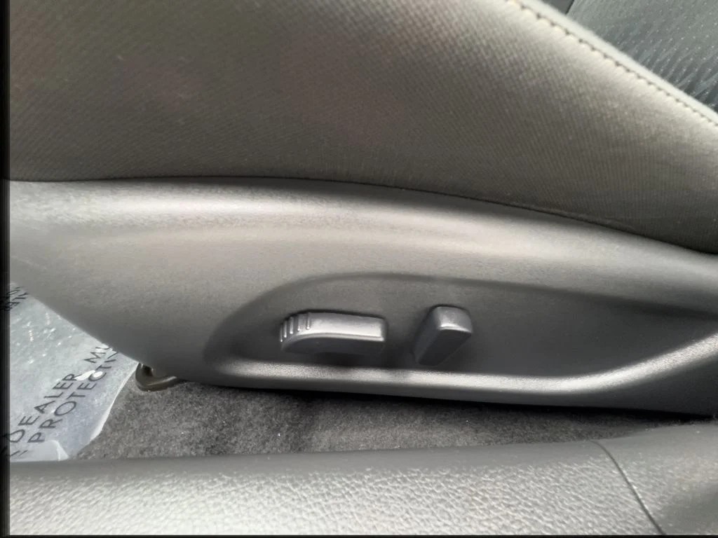 Used 2018 Silver Nissan 2.5 S image 21