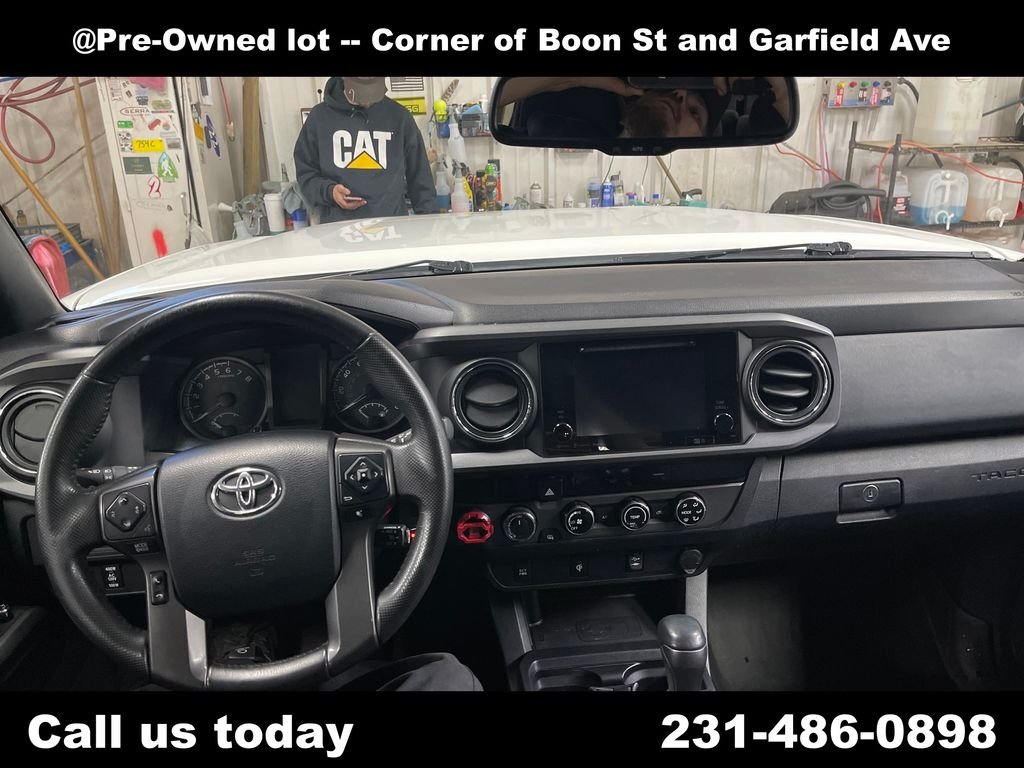Used 2016 White Toyota TRD Off-Road image 18
