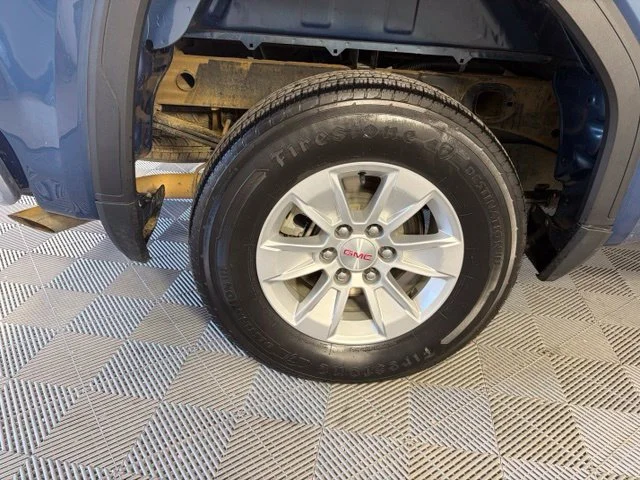 Used 2024  GMC SLE image 48