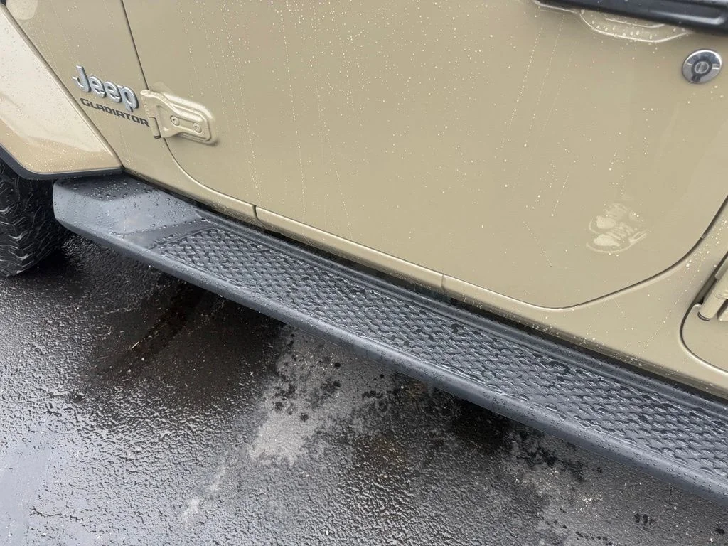 Used 2020 Green Jeep Overland image 13