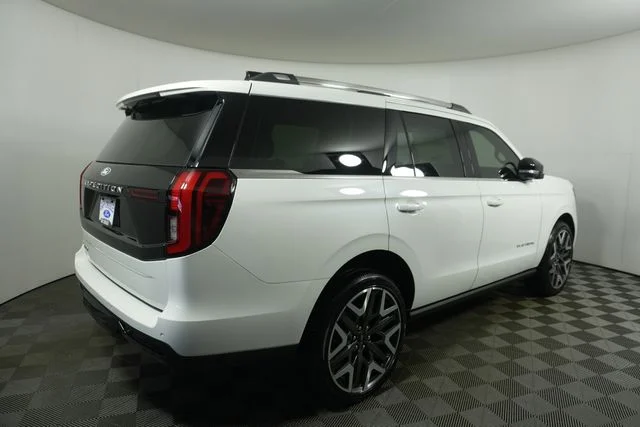 New 2027 Star White Metallic Tri-Coat Ford Platinum image 3