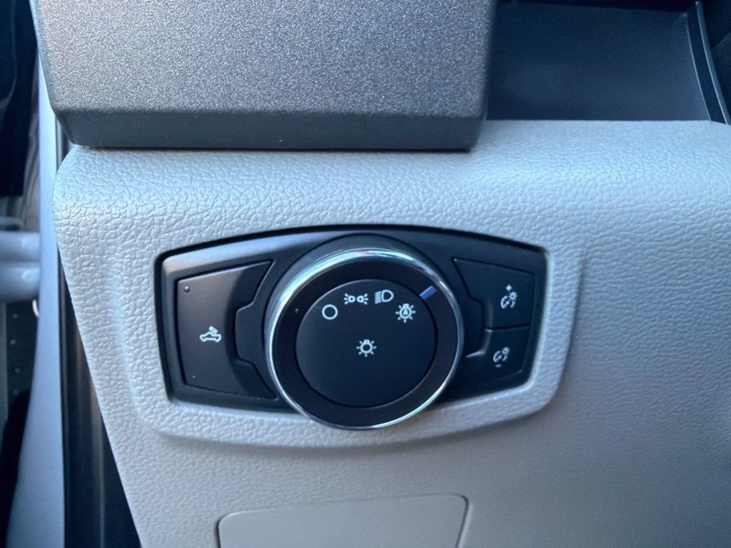 Used 2019 Oxford White Ford XL image 23