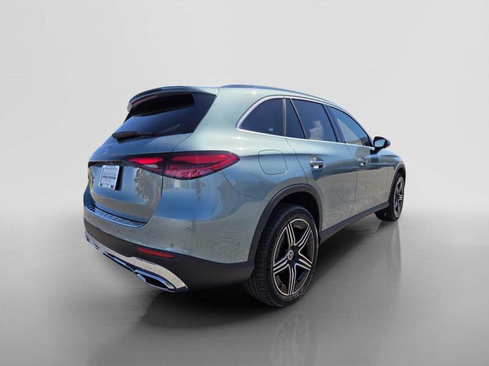 New 2026 Verde Silver Metallic Mercedes-Benz GLC 300 SUV image 4