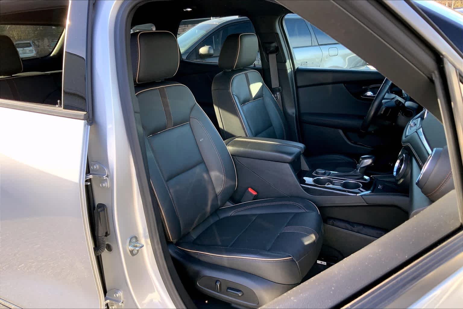 Used 2019 Silver Ice Metallic Chevrolet Premier image 9