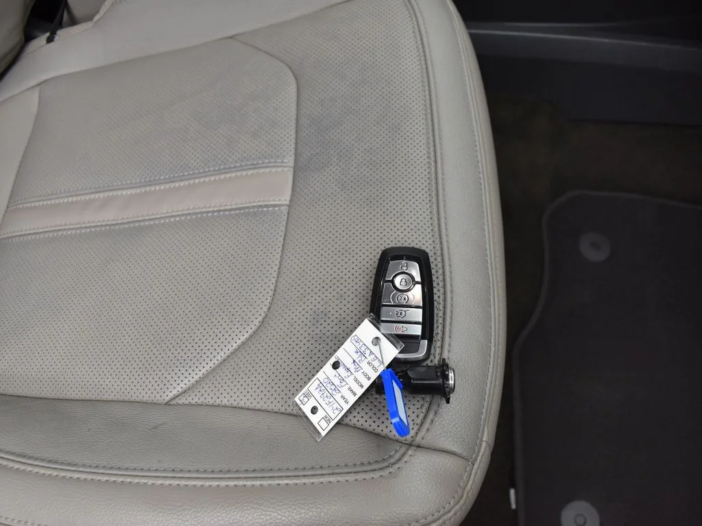 Used 2020 Blue Ford Limited image 31