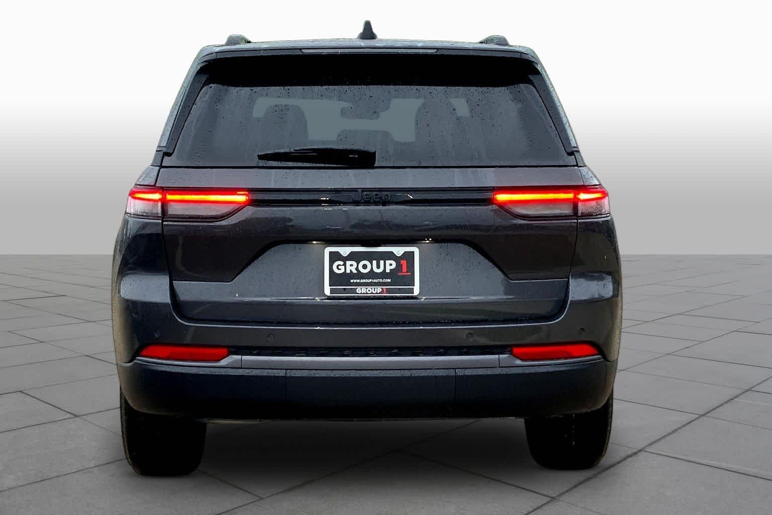 New 2026 Baltic Gray Metallic Clear-Coat Exterior Paint Jeep Laredo Altitude image 4