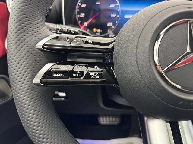 New 2027 White Mercedes-Benz GLC 300 image 24