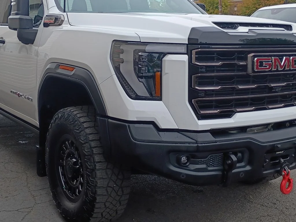 Used 2025 White GMC AT4X image 12