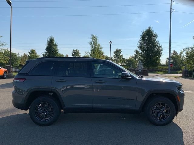 New 2027 Sting-Gray Clearcoat Jeep Laredo Altitude image 7