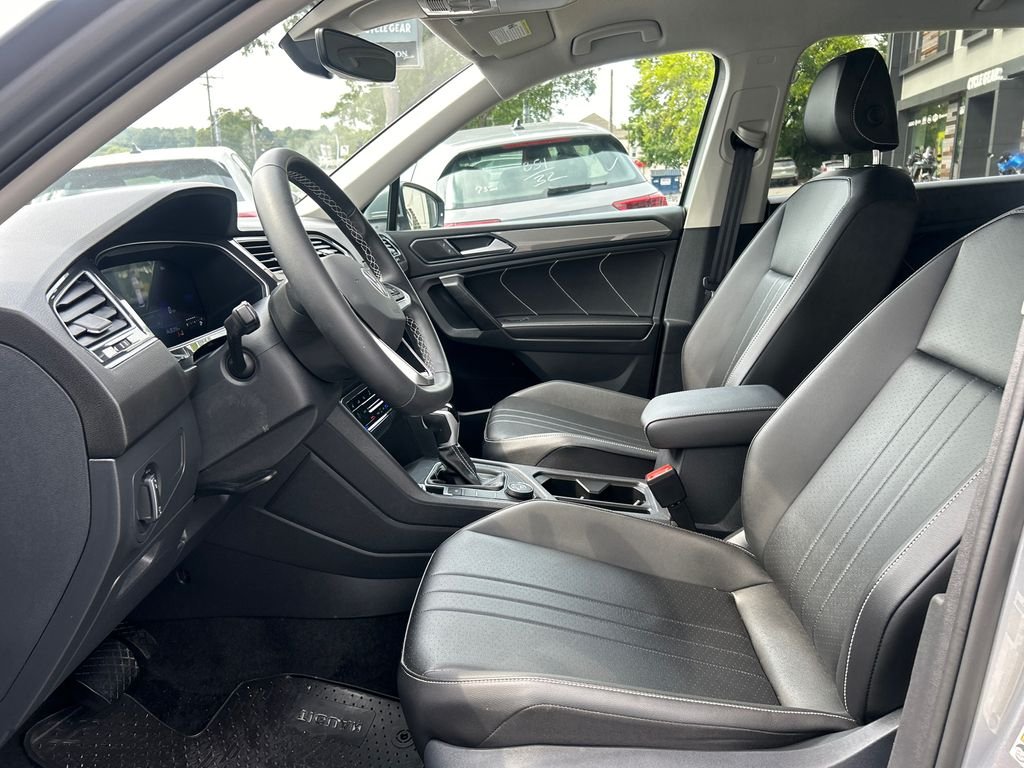Used 2024 Silver Volkswagen 2.0T SE image 10