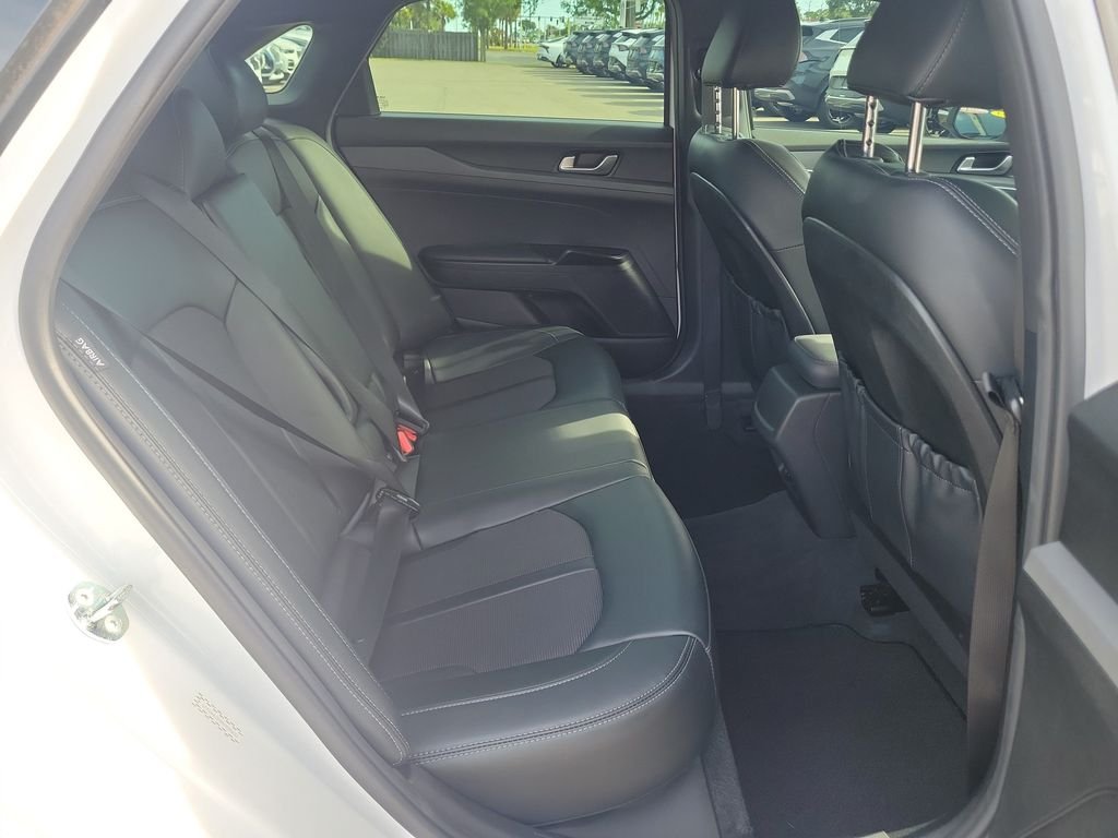 Used 2024 White Kia GT-Line image 12