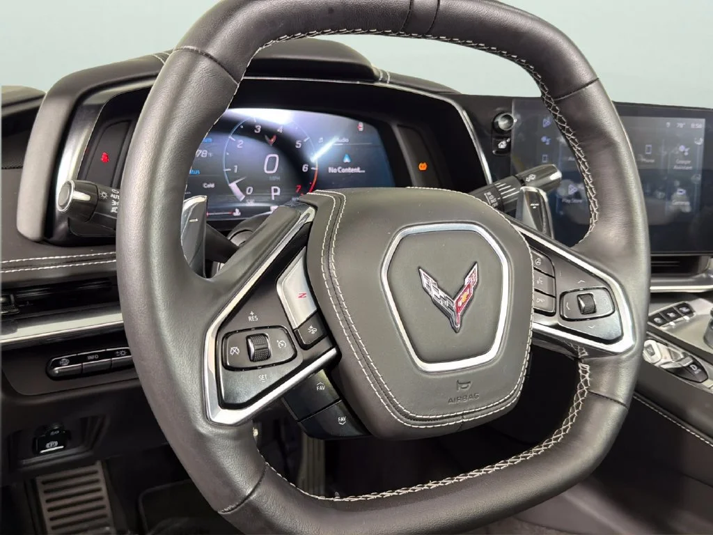 Used 2025 Arctic White Chevrolet 3LT image 26