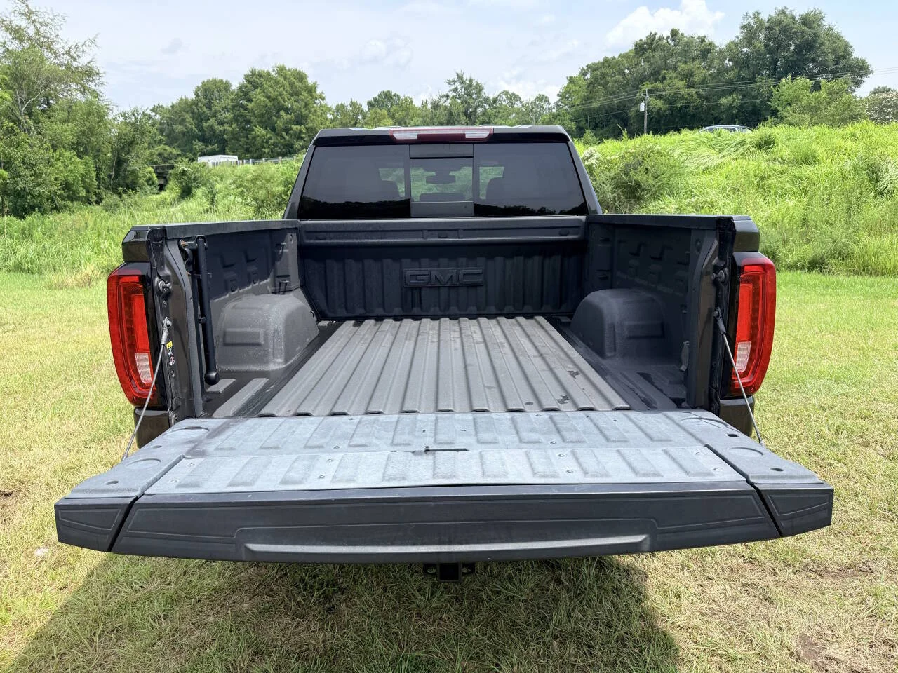 Used 2021 Pewter GMC SLT 4x2 4dr Crew Cab 5.8 ft. SB image 9