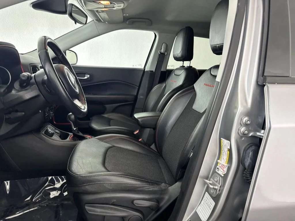 Used 2019 Silver Jeep Trailhawk image 23