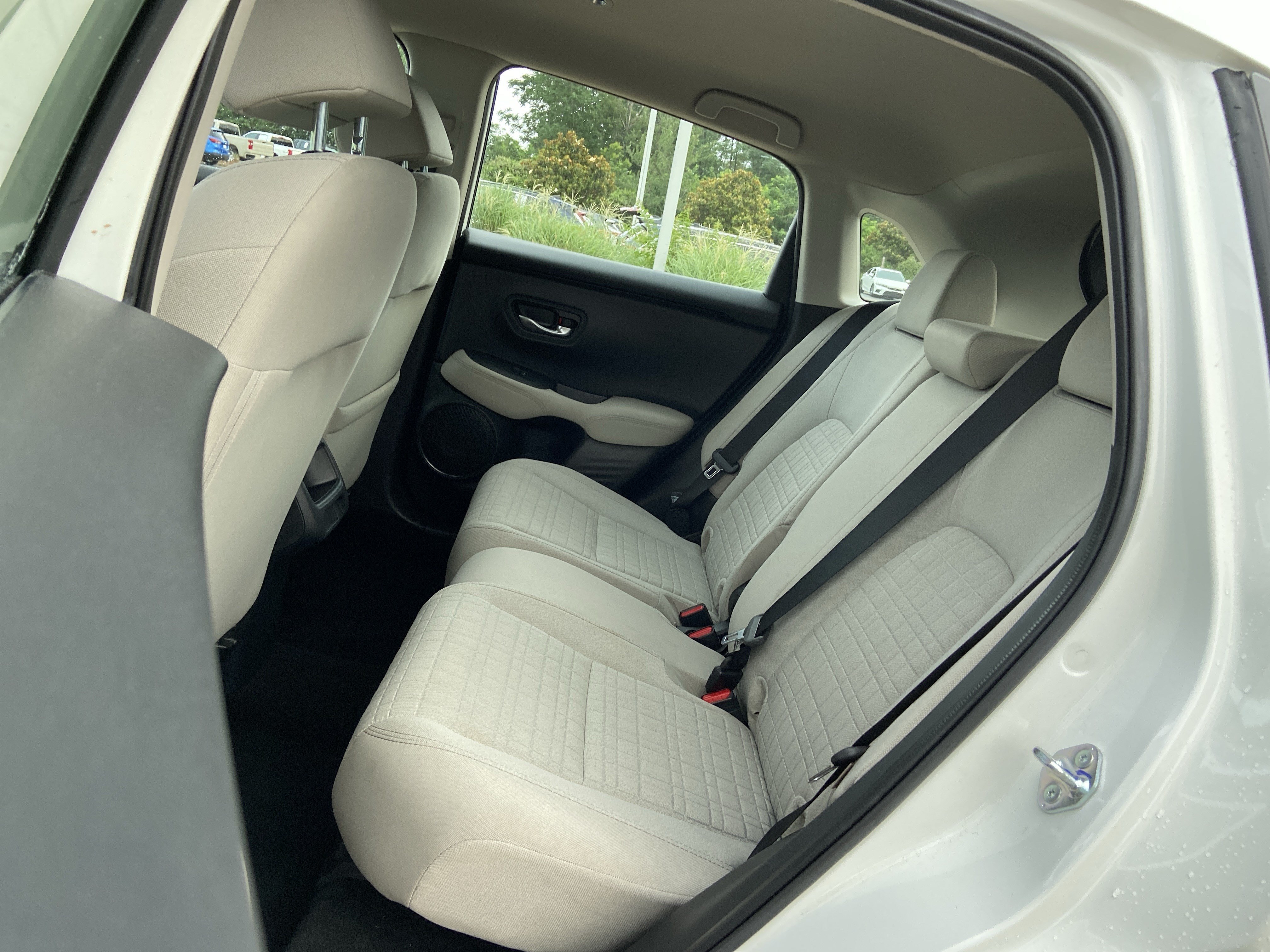 Used 2025 Platinum White Pearl Honda LX image 16